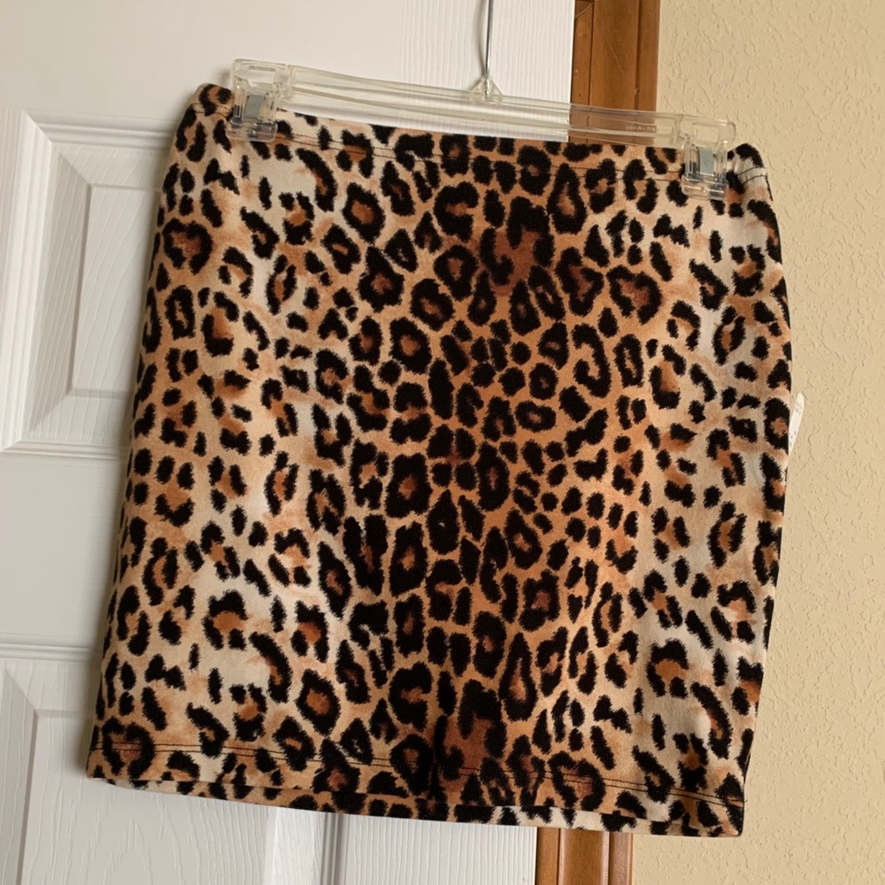 leopard print mini skirt